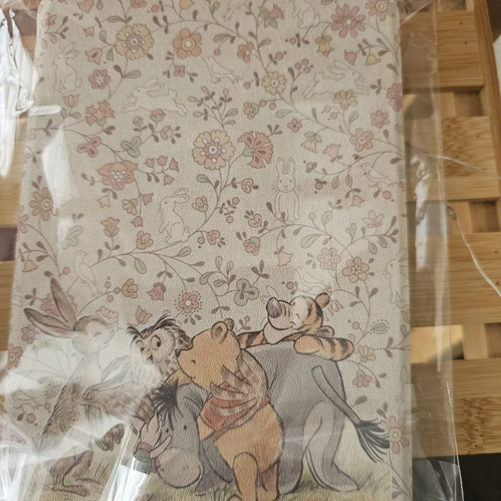 Winnie the Pooh and friends kindle case